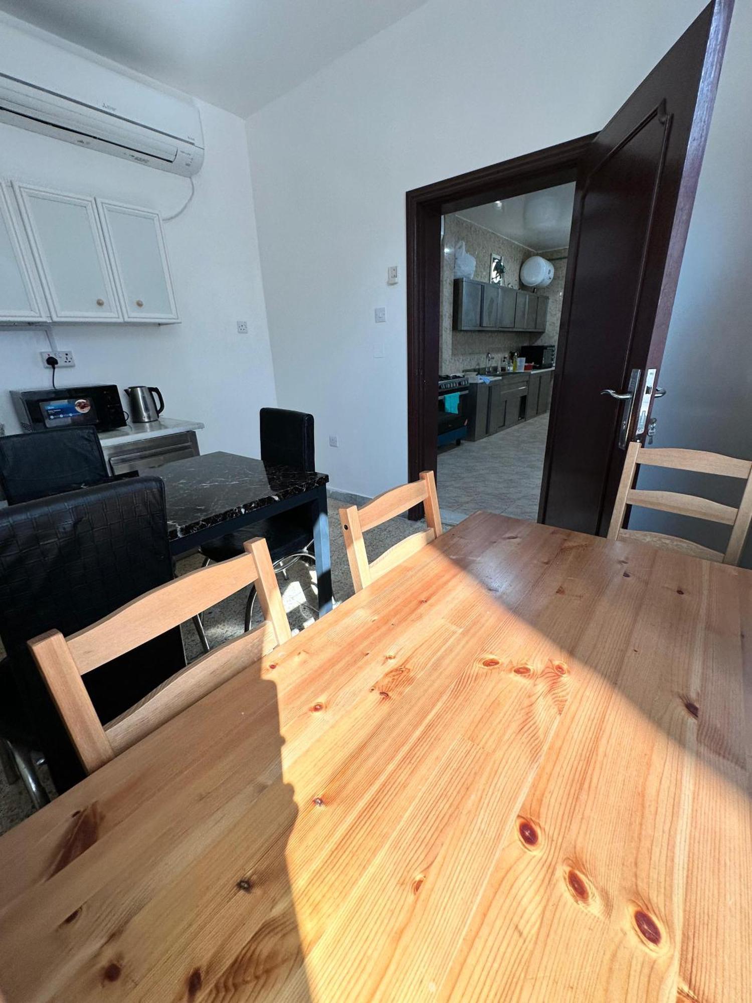 International Abu-Dhabi Hostel Villa อาบูดาบี ภายนอก รูปภาพ